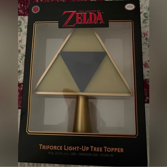Nintendo | The Legend of Zelda | Triforce Light-Up Tree Topper - Picture 3 of 4